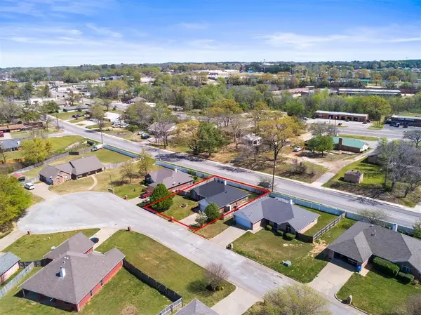 1400 Lakeside Court, Lindale, TX 75771