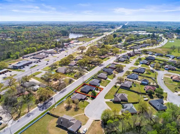 1400 Lakeside Court, Lindale, TX 75771