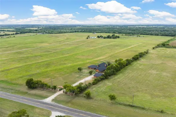 3433 W Tours Road, West, TX 76691