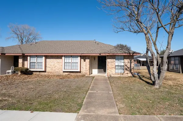 1107 Valley View Drive, Glenn Heights, TX 75154
