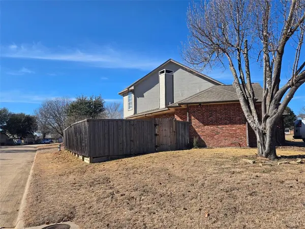 400 Buckskin Drive, Red Oak, TX 75154
