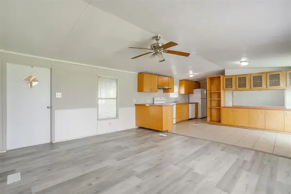 1021 Tanglewood Drive, Alvarado, TX 76009