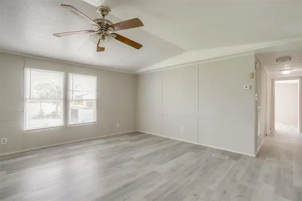 1021 Tanglewood Drive, Alvarado, TX 76009