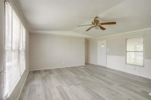 1021 Tanglewood Drive, Alvarado, TX 76009