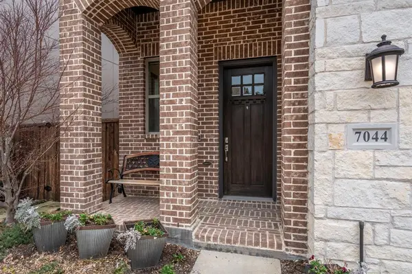 7044 Silverberry Street, Dallas, TX 75231