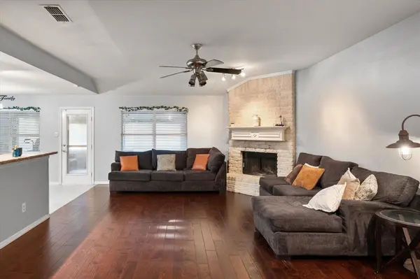 1100 Fawn Meadow Trail, Kennedale, TX 76060