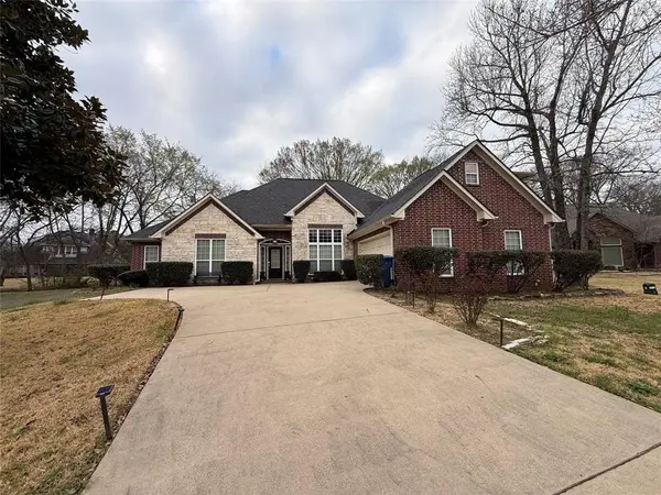 910 Holly Hill Lane, Mount Pleasant, TX 75455