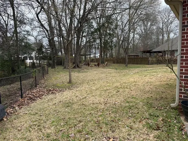 910 Holly Hill Lane, Mount Pleasant, TX 75455