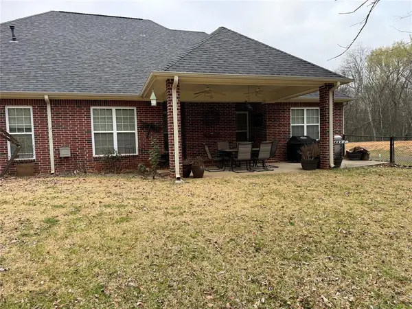 910 Holly Hill Lane, Mount Pleasant, TX 75455