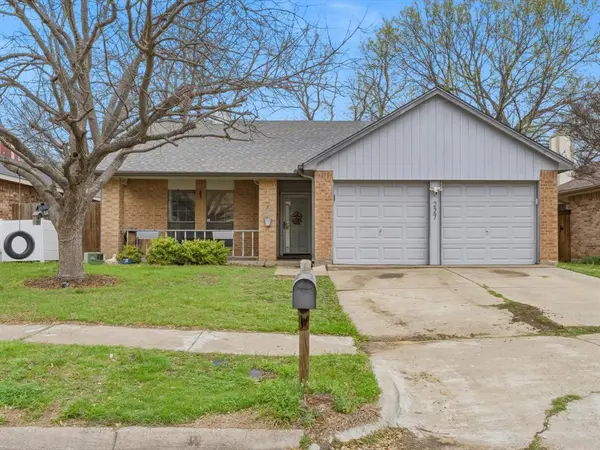 227 Valley Spring Drive, Arlington, TX 76018