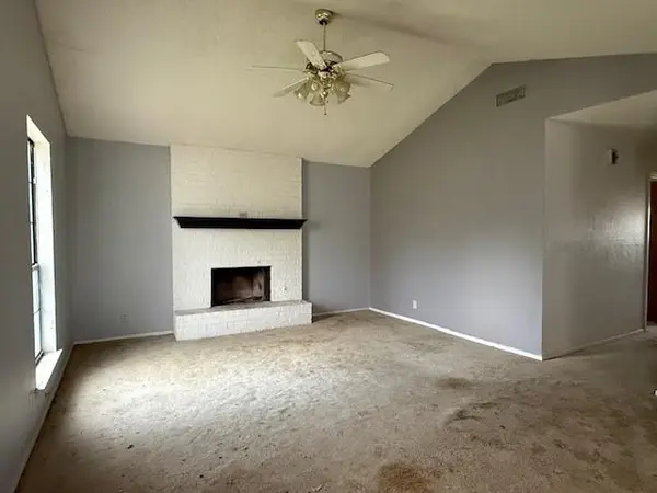 329 Walnut Avenue, Azle, TX 76020