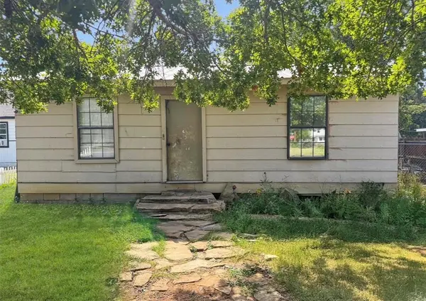 1220 Maple Street, Graham, TX 76450