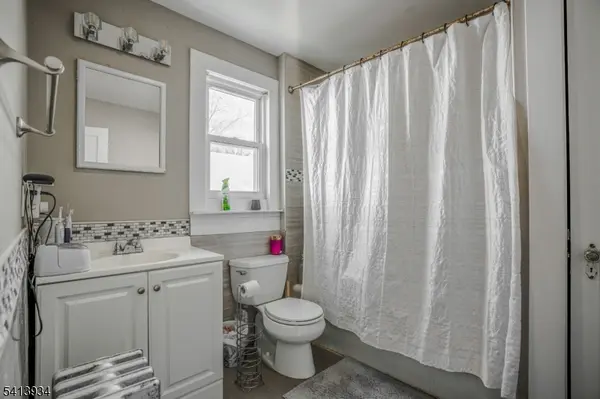 416 E 6Th Ave, Roselle Boro, NJ 07203