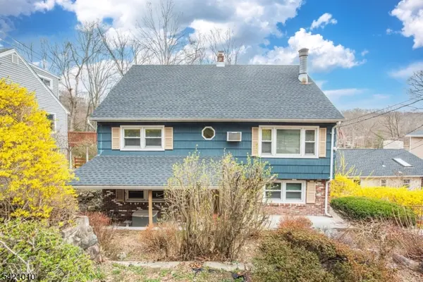 237 Skyline Lake Dr, Ringwood Boro, NJ 07456