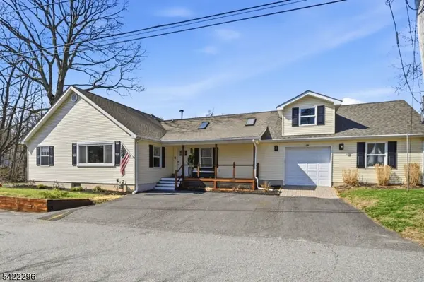 12 Canfield St, Hopatcong Boro, NJ 07874