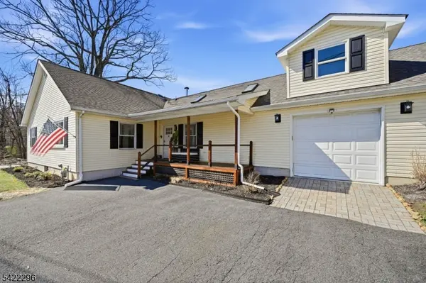 12 Canfield St, Hopatcong Boro, NJ 07874