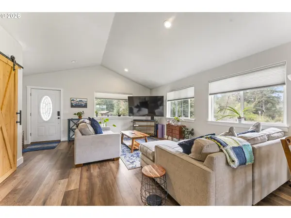 55503 MADRONE DR, Bandon, OR 97411