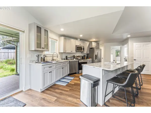 55503 MADRONE DR, Bandon, OR 97411