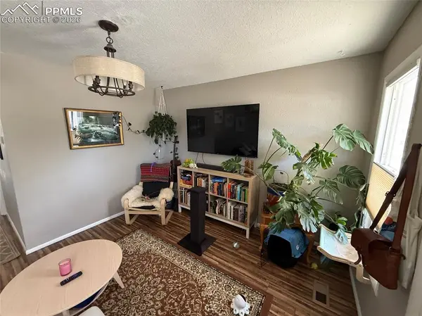 220 Willow ST, Colorado Springs, CO 80903