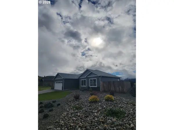 912 MEDINA AVE, Sutherlin, OR 97479