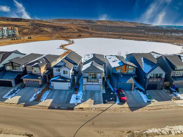 152 Cranbrook GDNS SE, Calgary, AB T3M 3K6