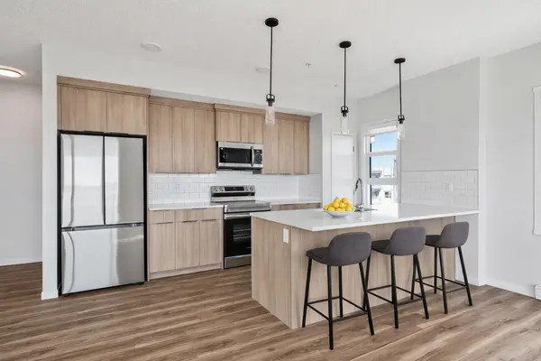 40 Carrington PLZ NW #415, Calgary, AB T3P 1X7