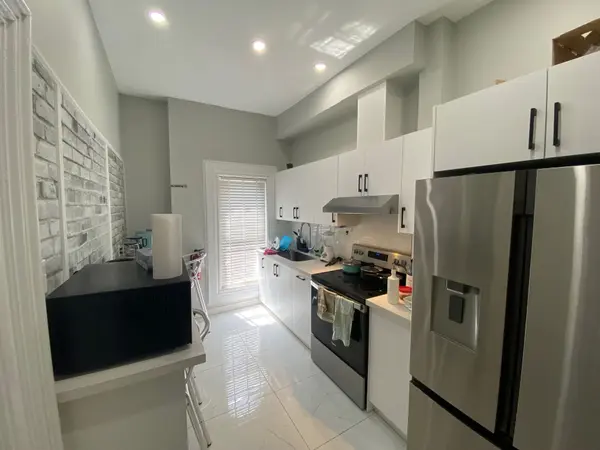 206 Carlton ST #203, Toronto C08, ON M5A 2L1