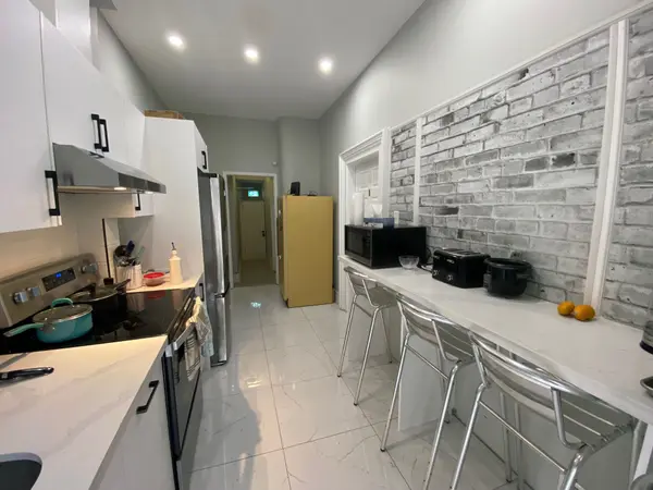 206 Carlton ST #203, Toronto C08, ON M5A 2L1