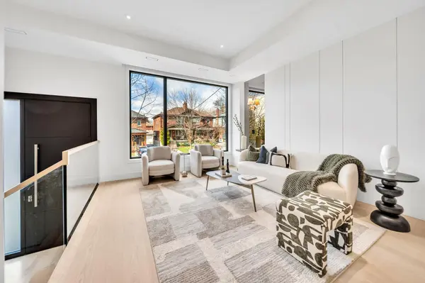 315 Arlington AVE, Toronto C03, ON M6C 2Z8