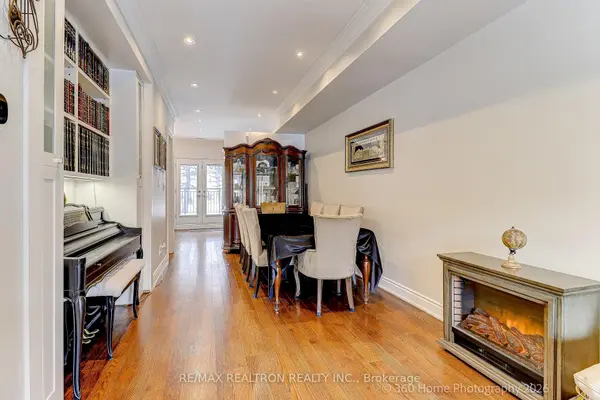 7 Stadacona DR, Toronto C04, ON M6A 1Y5