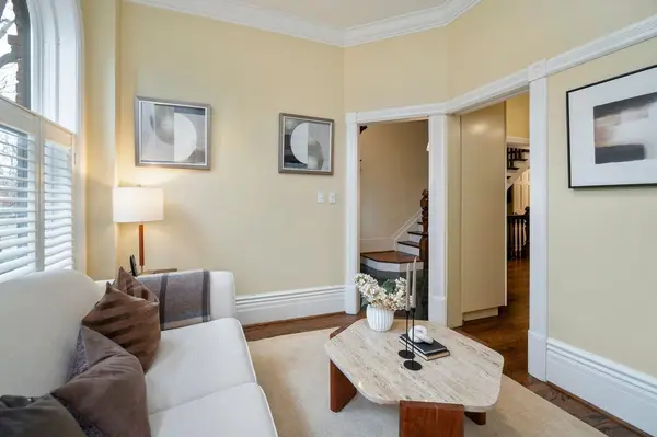 204 Cottingham ST, Toronto C02, ON M4V 1C5