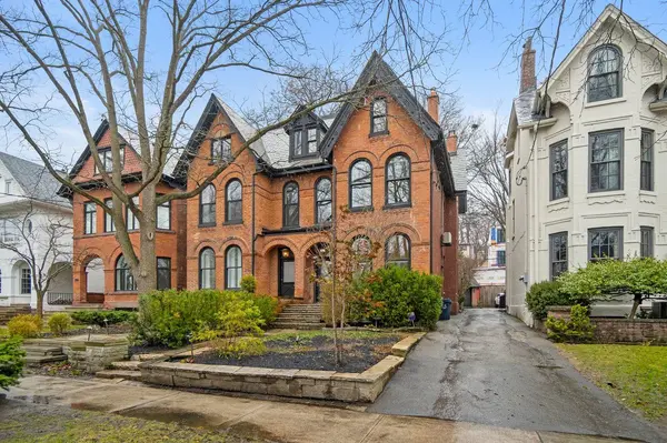 204 Cottingham ST, Toronto C02, ON M4V 1C5