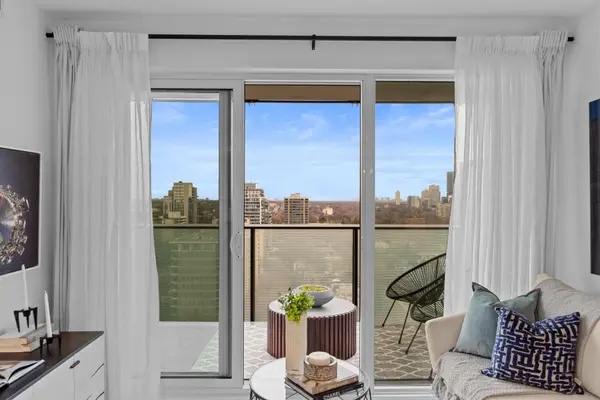 99 Foxbar RD #2104, Toronto C02, ON M4V 0B2