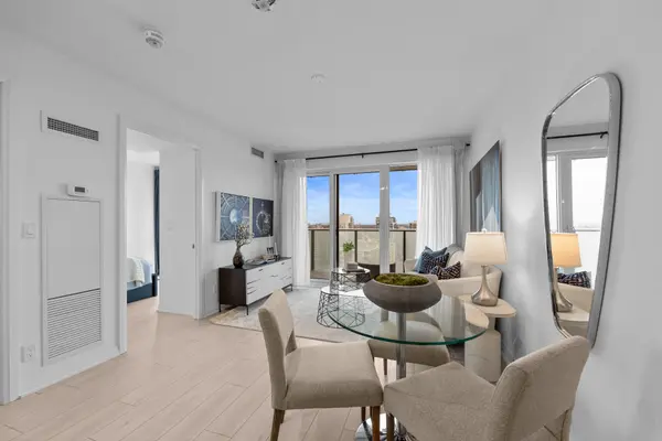 99 Foxbar RD #2104, Toronto C02, ON M4V 0B2