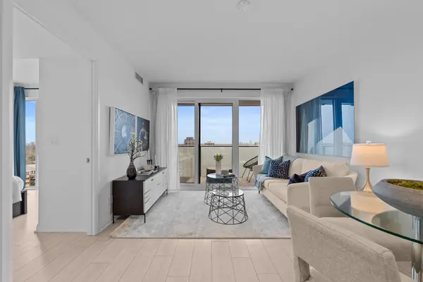 99 Foxbar RD #2104, Toronto C02, ON M4V 0B2