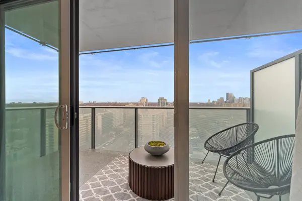 99 Foxbar RD #2104, Toronto C02, ON M4V 0B2