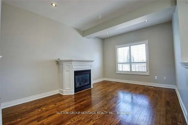 52 Wessex DR, Whitby, ON L1M 2C3