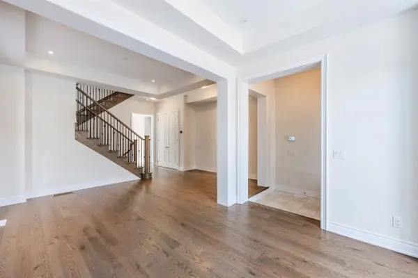 13 Brabin CIR N, Whitby, ON L1P 0C1