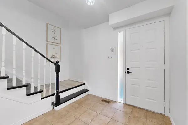 1138 Tanzer CT, Pickering, ON L1W 3S4