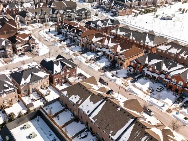 15 Gower DR, Aurora, ON L4G 0V9