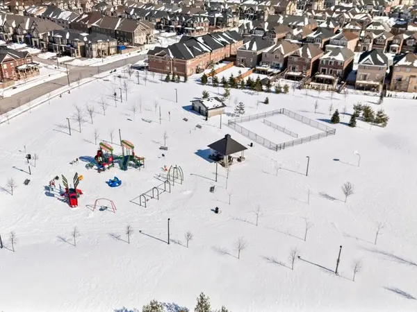 15 Gower DR, Aurora, ON L4G 0V9