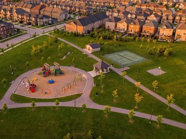 15 Gower DR, Aurora, ON L4G 0V9