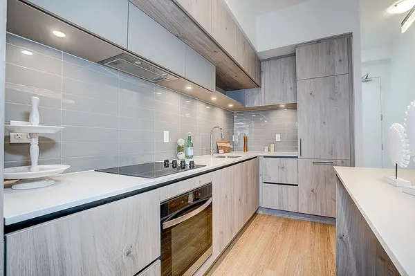 9 Steckley LN #501, Richmond Hill, ON L4S 0N1