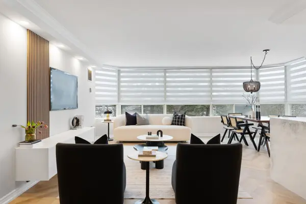 7 Townsgate DR #304, Vaughan, ON L4J 7Z9