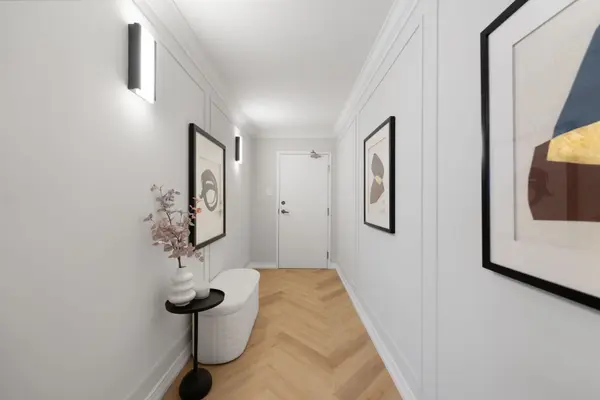 7 Townsgate DR #304, Vaughan, ON L4J 7Z9