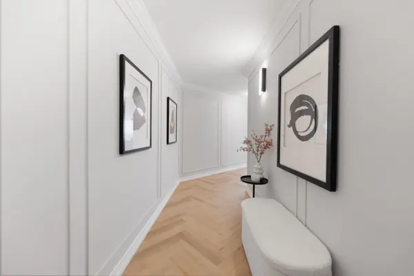 7 Townsgate DR #304, Vaughan, ON L4J 7Z9