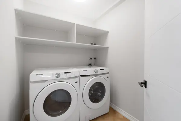 7 Townsgate DR #304, Vaughan, ON L4J 7Z9