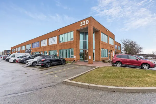 320 Harry Walker Pkwy N #13, Newmarket, ON L3Y 7B4