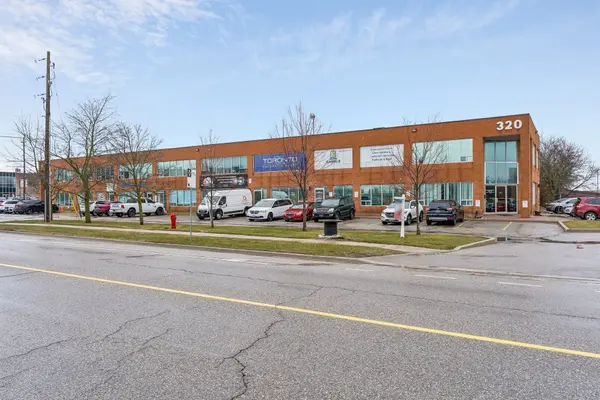 320 Harry Walker Pkwy N #13, Newmarket, ON L3Y 7B4