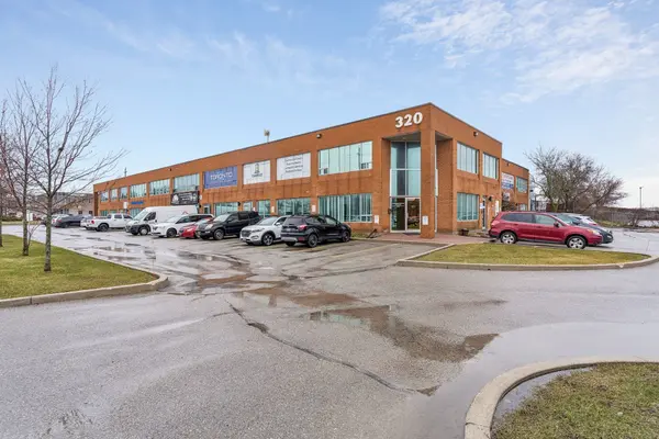 320 Harry Walker Pkwy N #13, Newmarket, ON L3Y 7B4